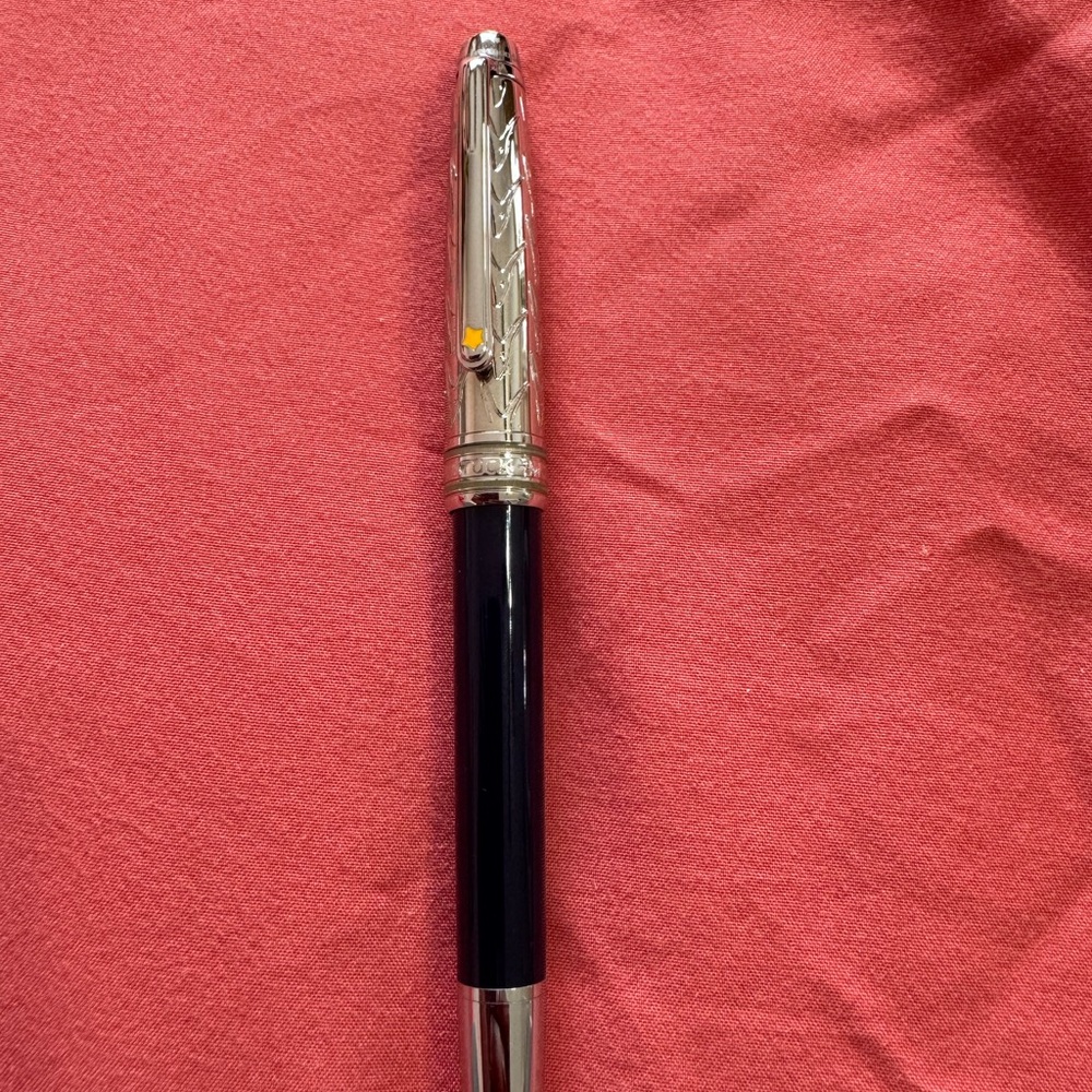 Elegant Black and Silver Pen